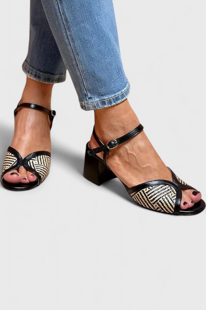 Ustinya Talons Noirs avec Blocs de Couleur et Sangle au Cheville
