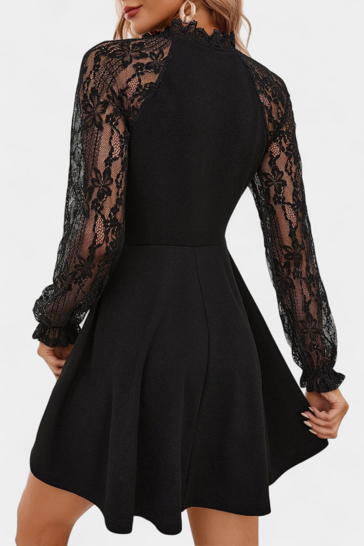 Robe Mini en Dentelle Florale Jasella avec Manches Longues