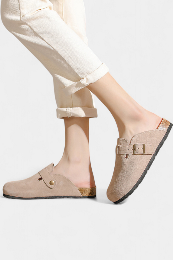 Sabots Unisexes Aubree en Daim avec Boucle Ajustable