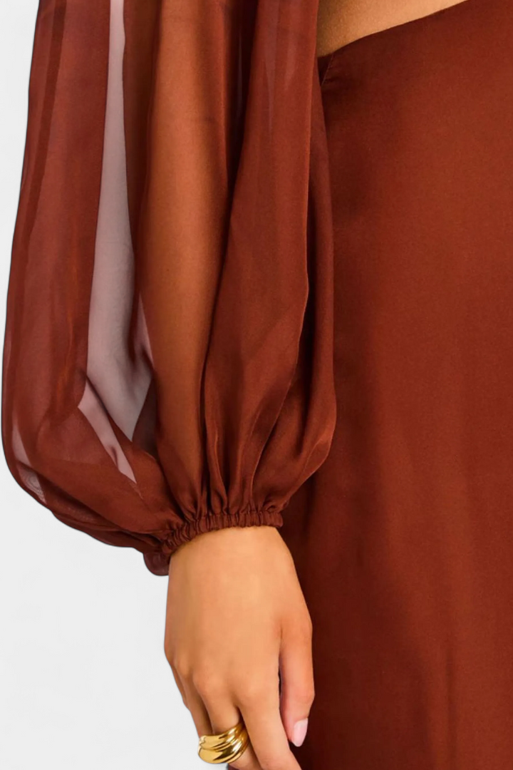 Robe Maxi Delanie avec Découpes et Volants Dramatiques
