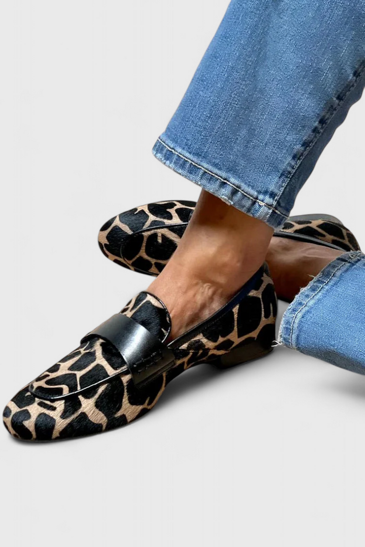 Mocassins Annelore en Cuir avec Talon Bas et Design Exclusif
