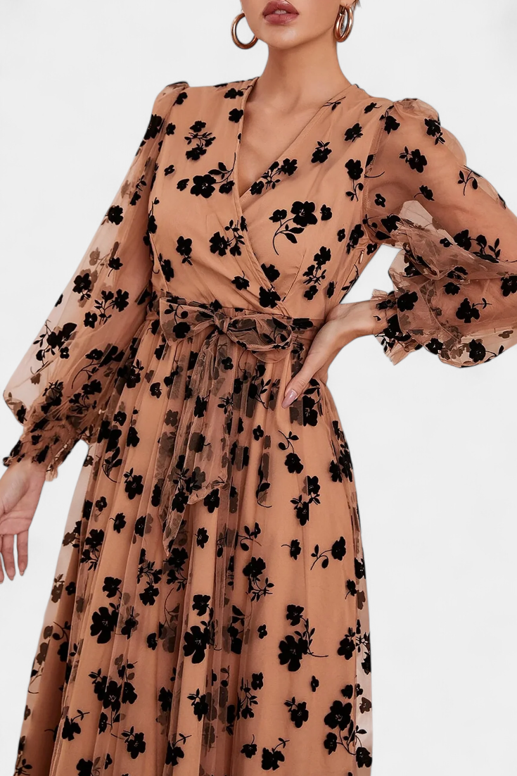 Iolanda Robe Maxi en Dentelle Florale avec Manches Bouffantes
