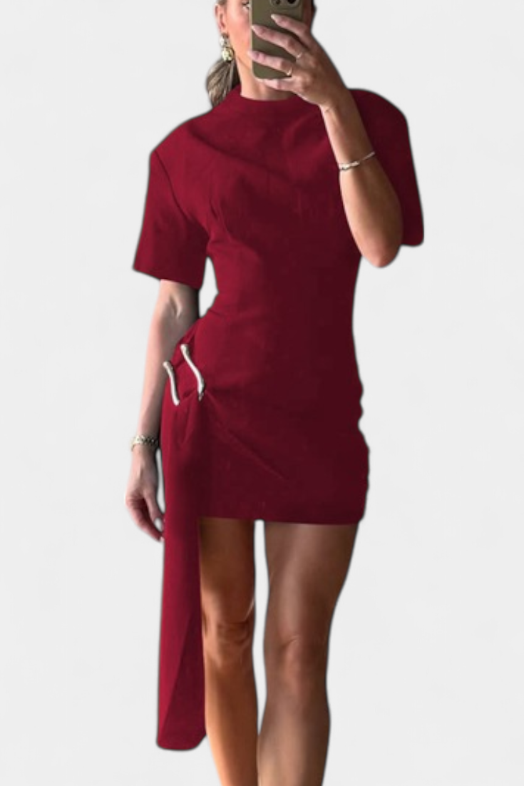 Robe Mini Coraline avec Ceinture Drapée et Boucle Dorée