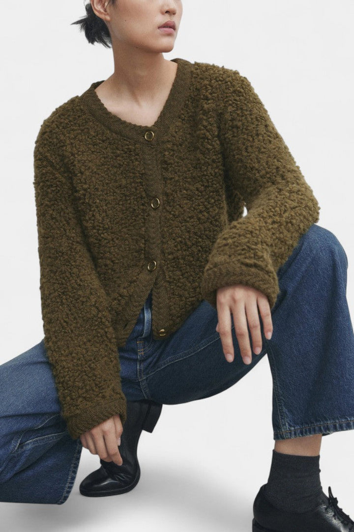 Cardigan Chenda Court en Texture Peluche