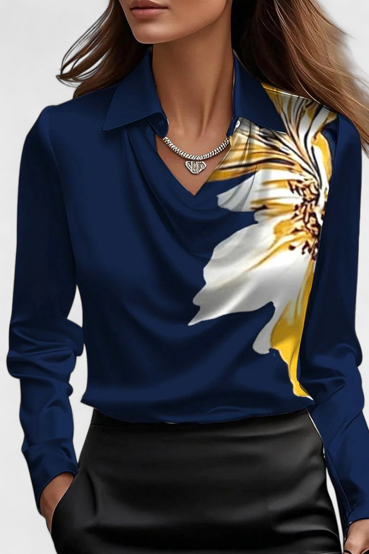 Blouse Satinée Dilnaz avec Décolleté Cascading