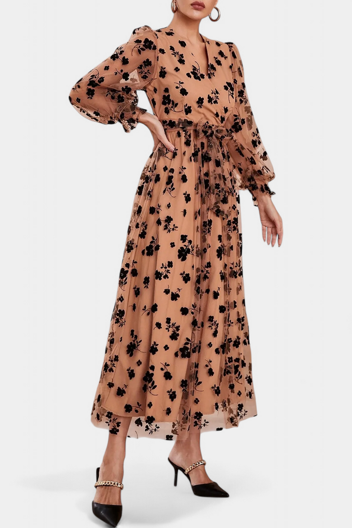 Iolanda Robe Maxi en Dentelle Florale avec Manches Bouffantes
