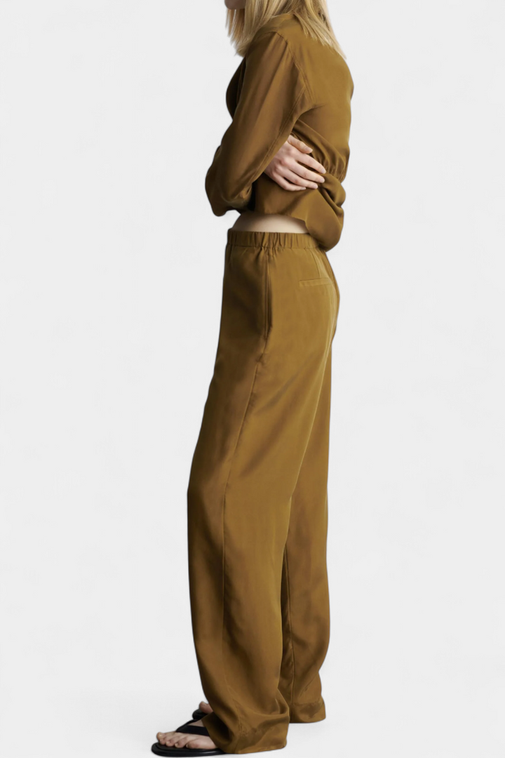 Ensemble Blazer à Revers et Pantalons Assortis Sue