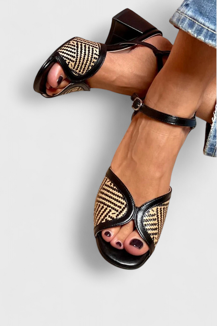 Ustinya Talons Noirs avec Blocs de Couleur et Sangle au Cheville
