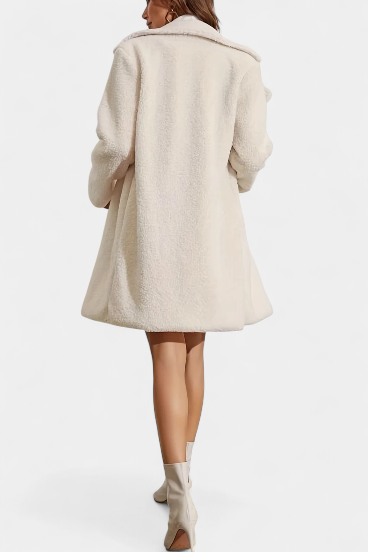 Lyra Manteau à Silhouette Épurée et Boutons Simples