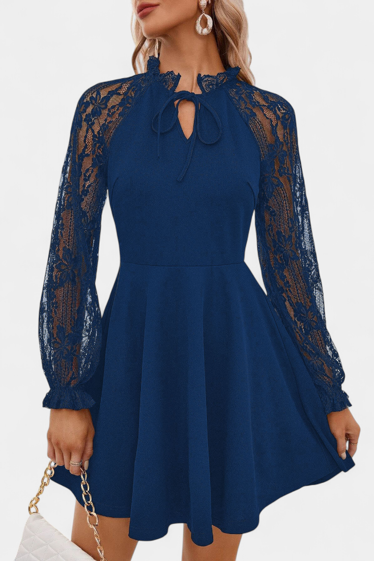 Robe Mini en Dentelle Florale Jasella avec Manches Longues