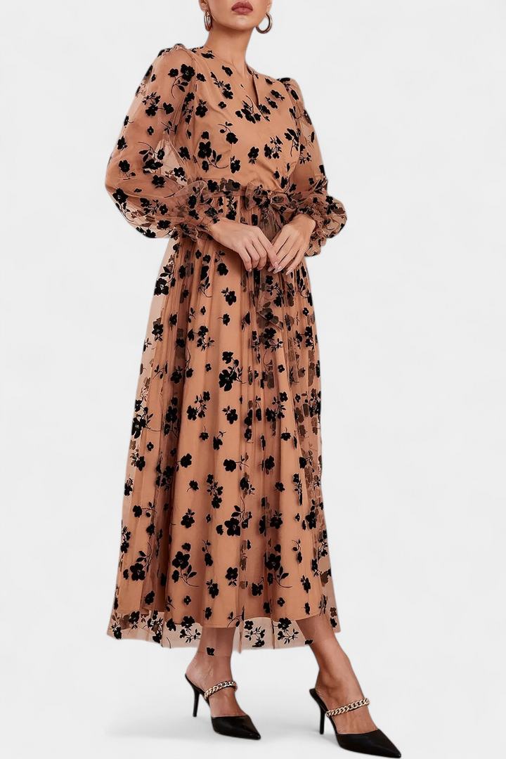 Iolanda Robe Maxi en Dentelle Florale avec Manches Bouffantes