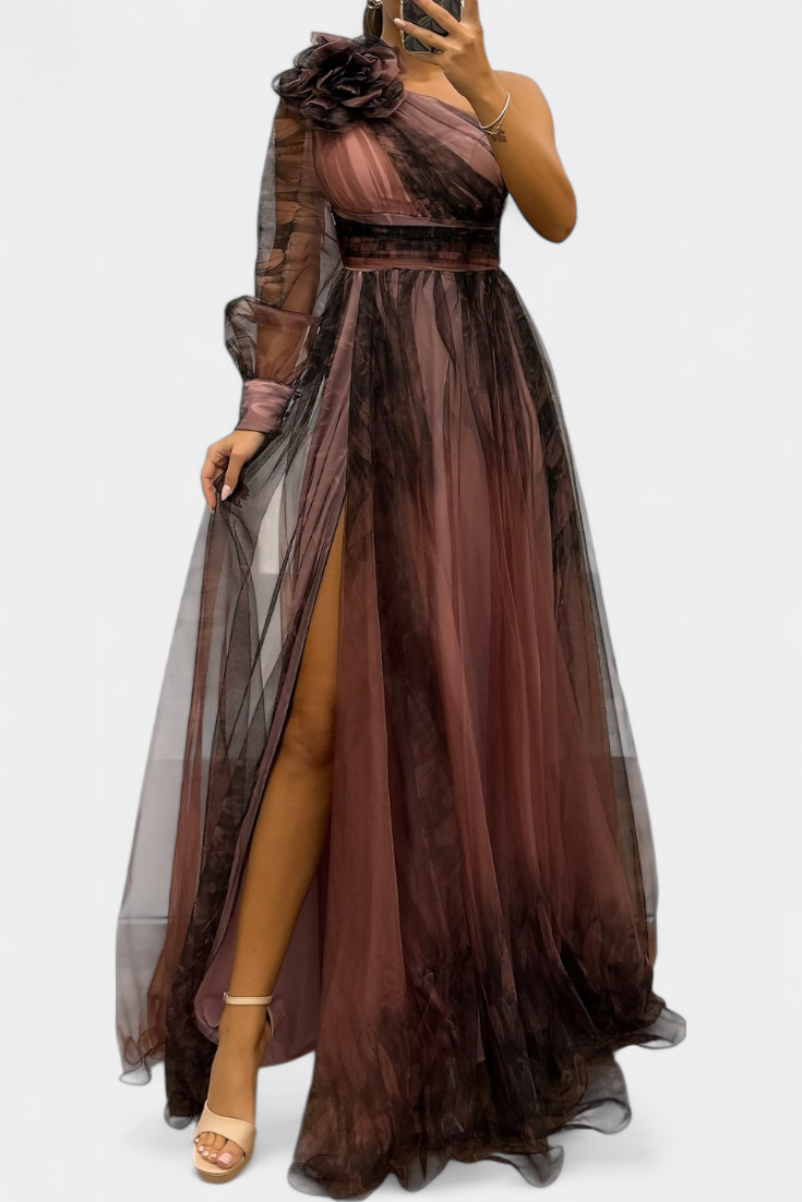 Becca Robe Maxi en Chiffon à Épaule Dénudée et Fleur Volumineuse