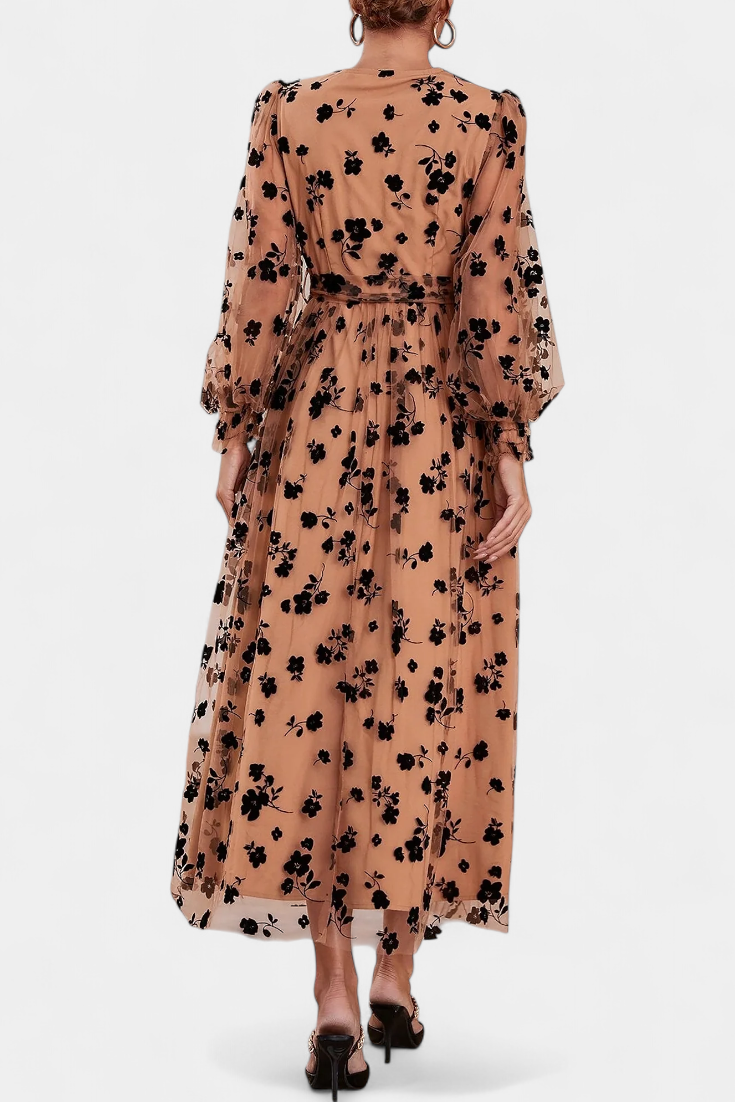 Iolanda Robe Maxi en Dentelle Florale avec Manches Bouffantes
