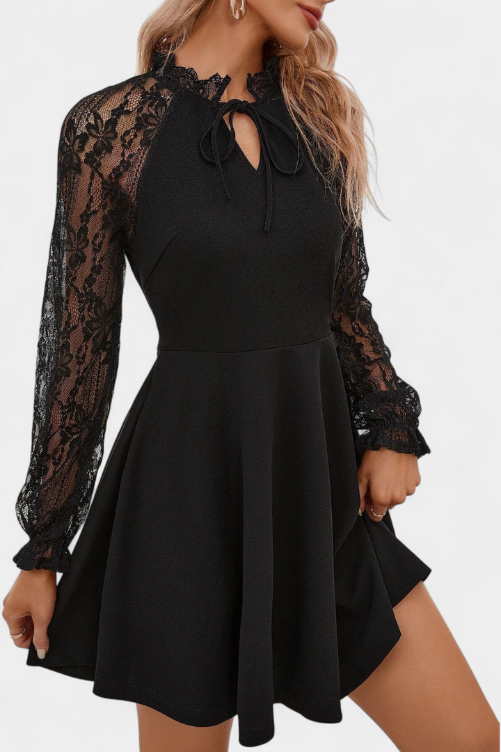 Robe Mini en Dentelle Florale Jasella avec Manches Longues