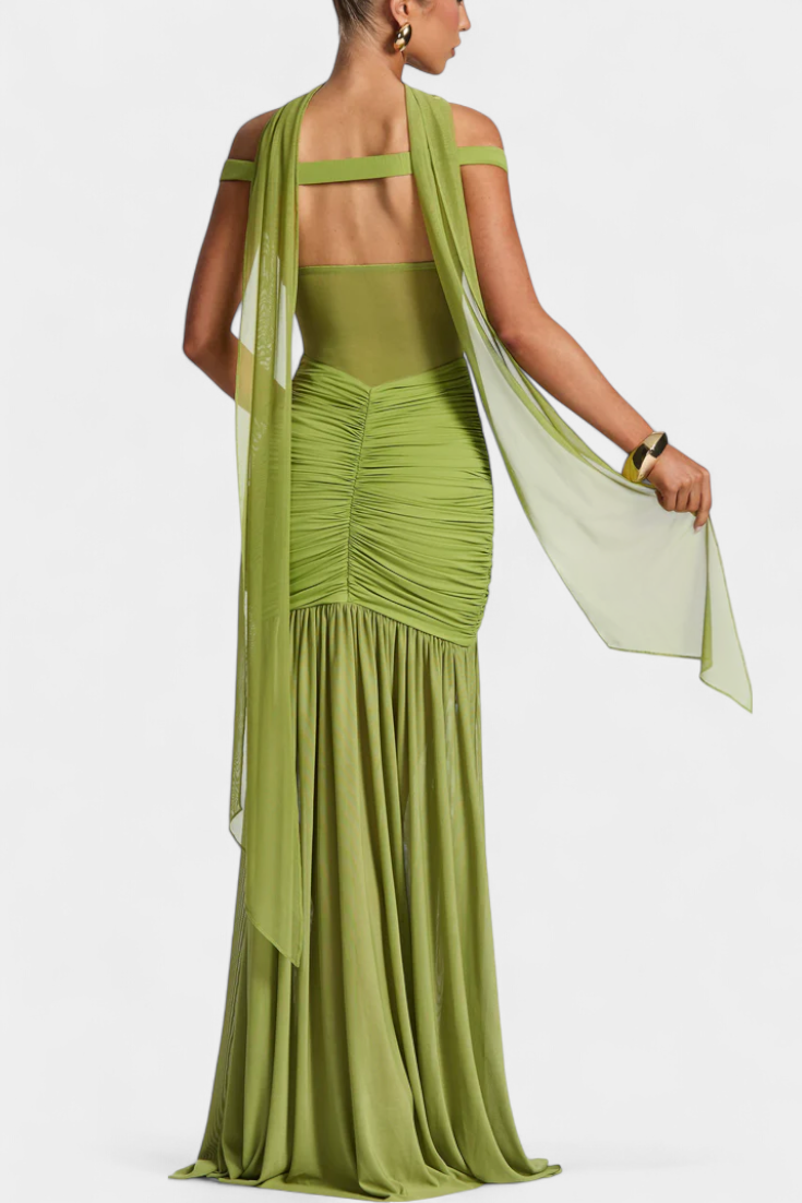 Robe Longue Therese en Milk Silk avec Décolleté Profond et Fronces Sculptés