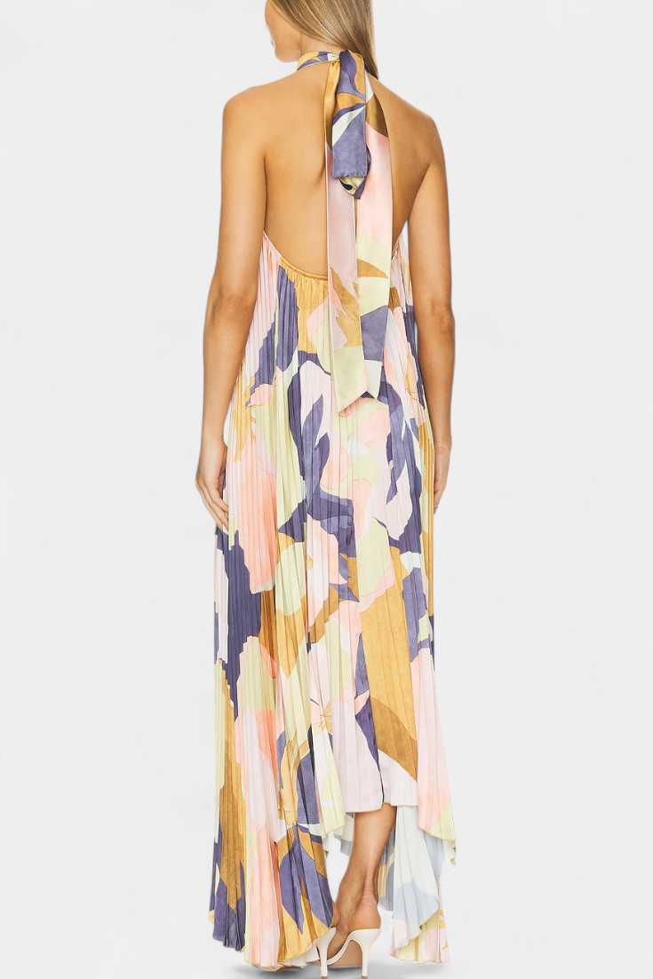 Robe Longue Plissée Giselle avec Décolleté Halter et Mouvement Élégant