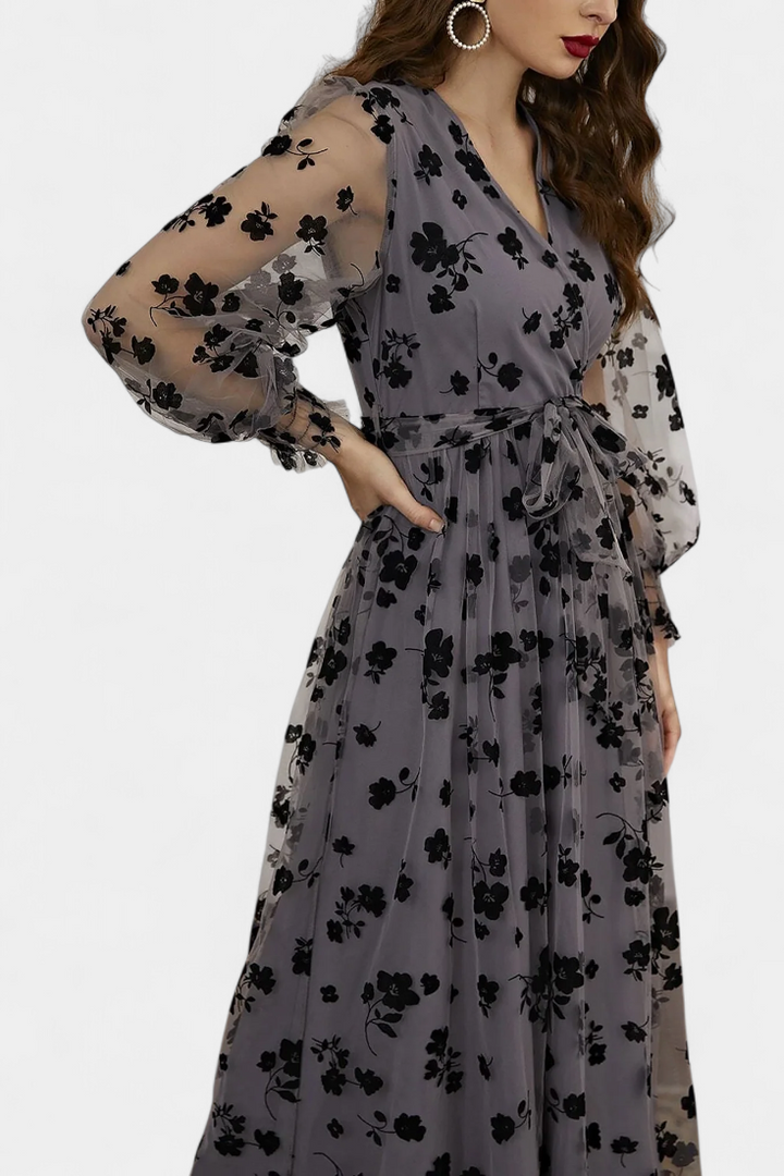 Iolanda Robe Maxi en Dentelle Florale avec Manches Bouffantes