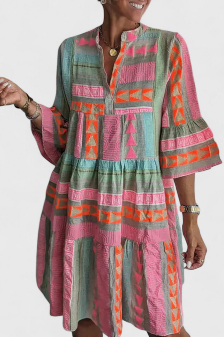 Gina Robe Boho Courte Brodée avec Décolleté en V et Manches Évasées