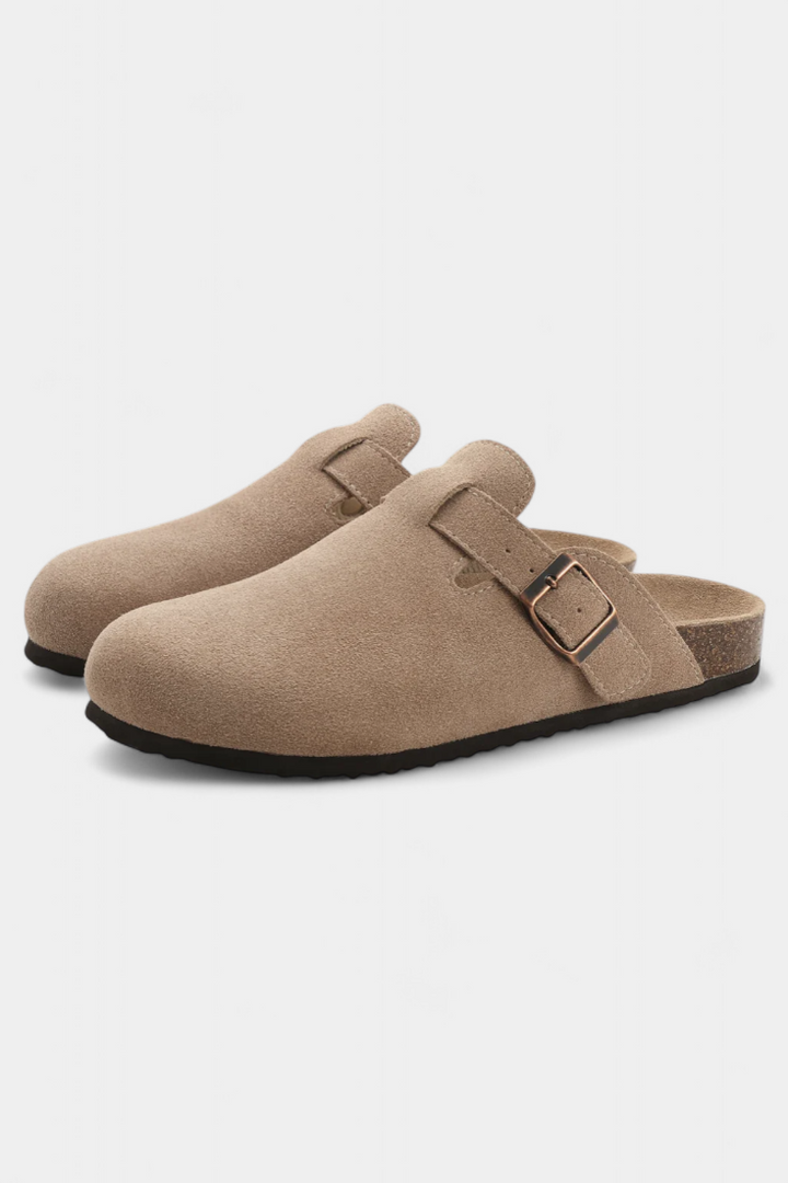 Sabots Unisexes Aubree en Daim avec Boucle Ajustable