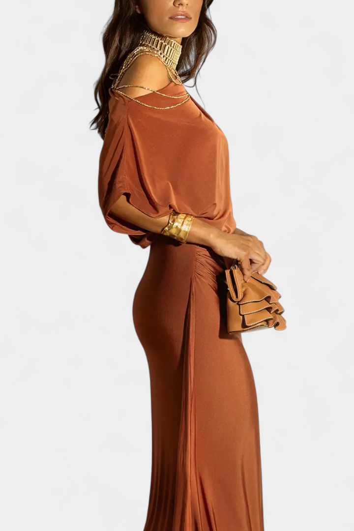 Ainslee Robe Longue Plissée avec Épaules Nues
