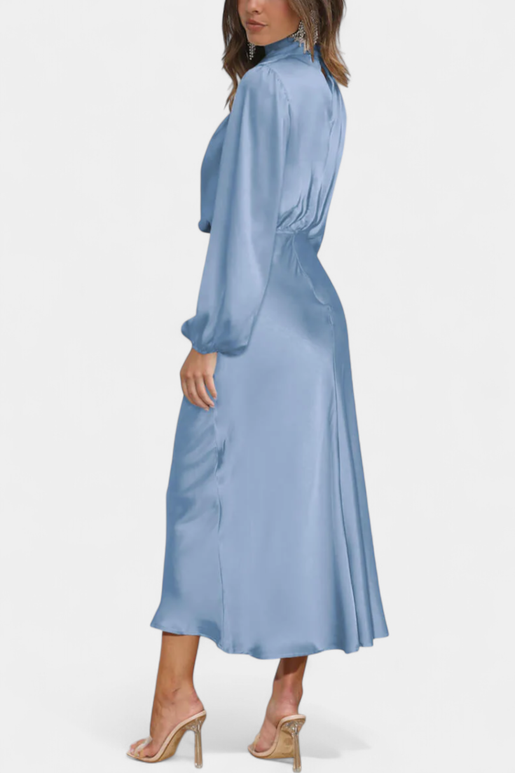 Robe Maxi Cecila avec Col Haut et Détail Floral