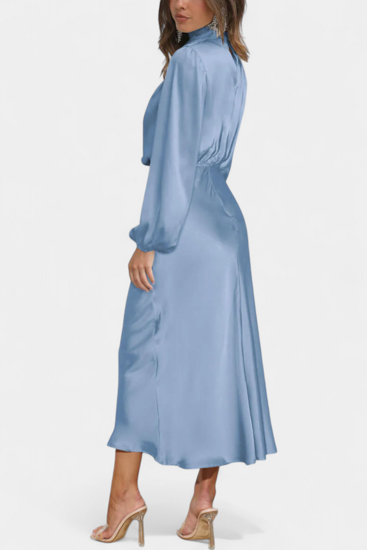Robe Maxi Cecila avec Col Haut et Détail Floral