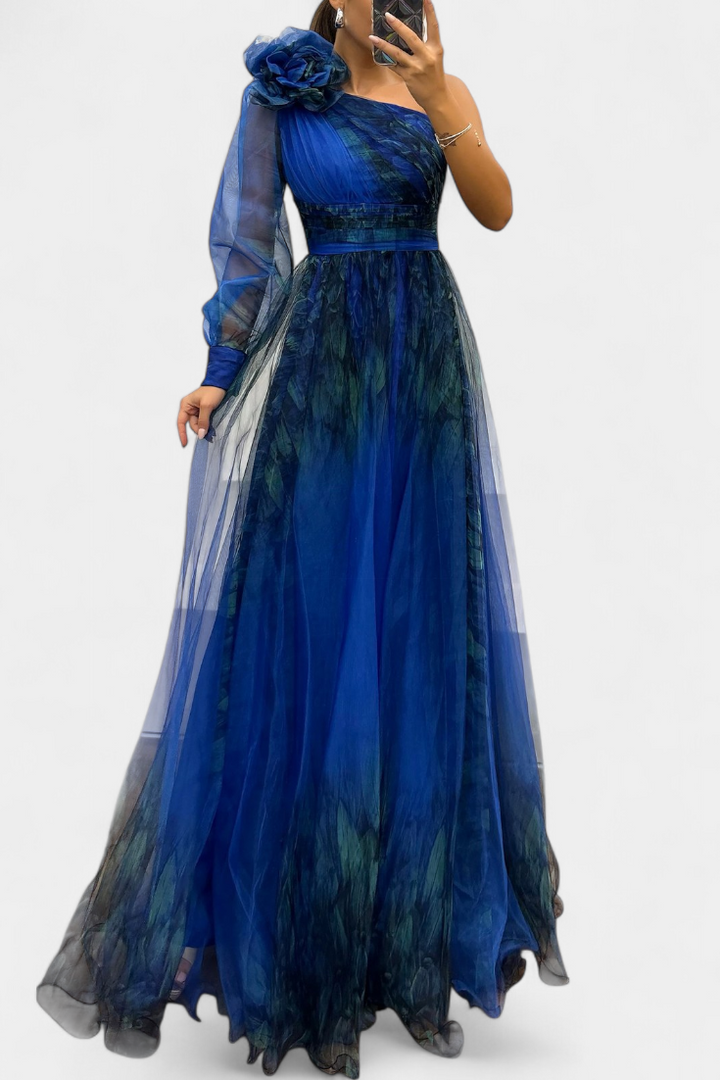 Becca Robe Maxi en Chiffon à Épaule Dénudée et Fleur Volumineuse