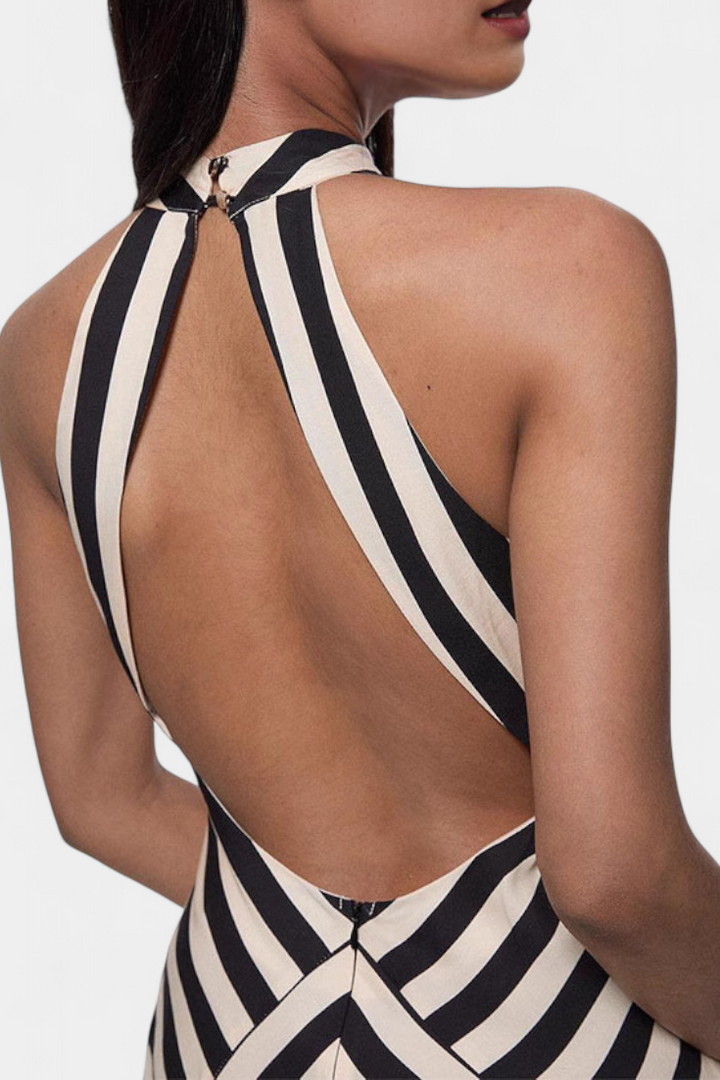 Robe Maxi Halter Crispina avec Rayures Chevron et Dos Nu