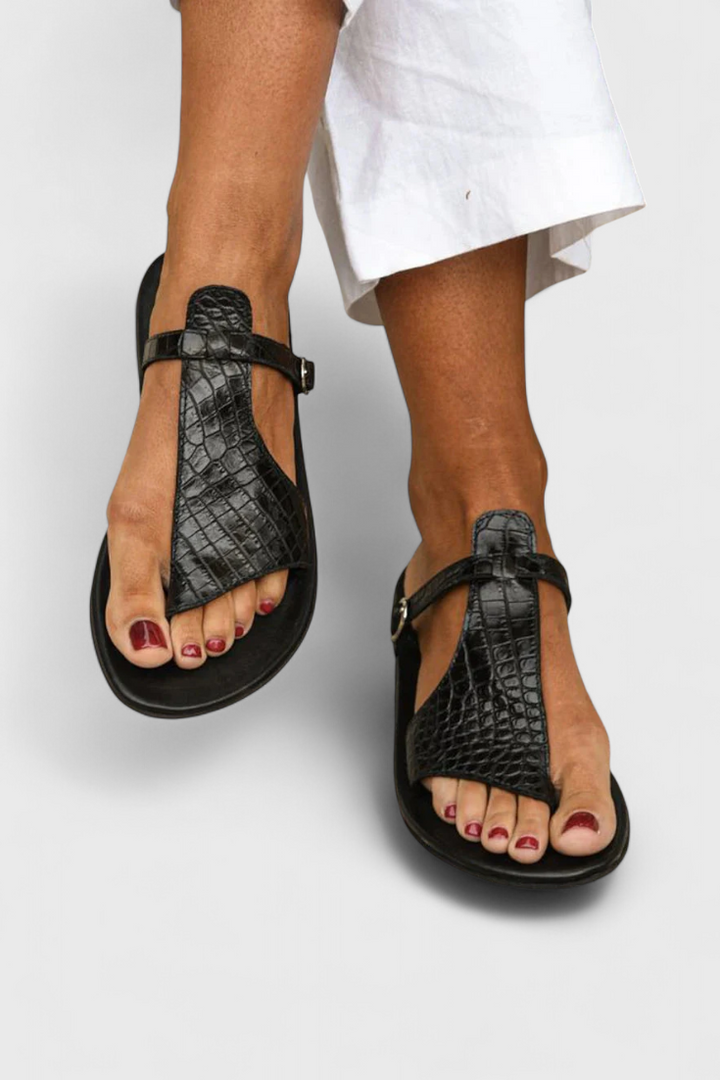 Sandales Tavia Noires avec Boucle et Détail Imprimé Animal en Relief