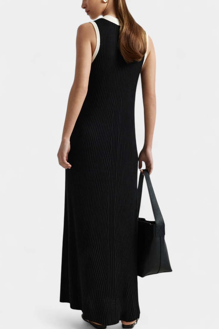 Robe Brielle en Tricot Sans Manches avec Décolleté en V et Boutons Contrastés