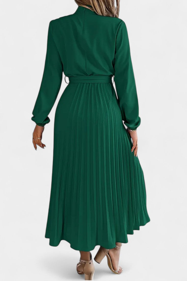 Robe Theresa à Col Haut et Ceinture Plissée
