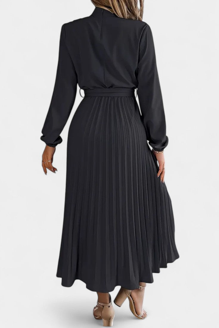 Robe Theresa à Col Montant et Ceinture Plissée