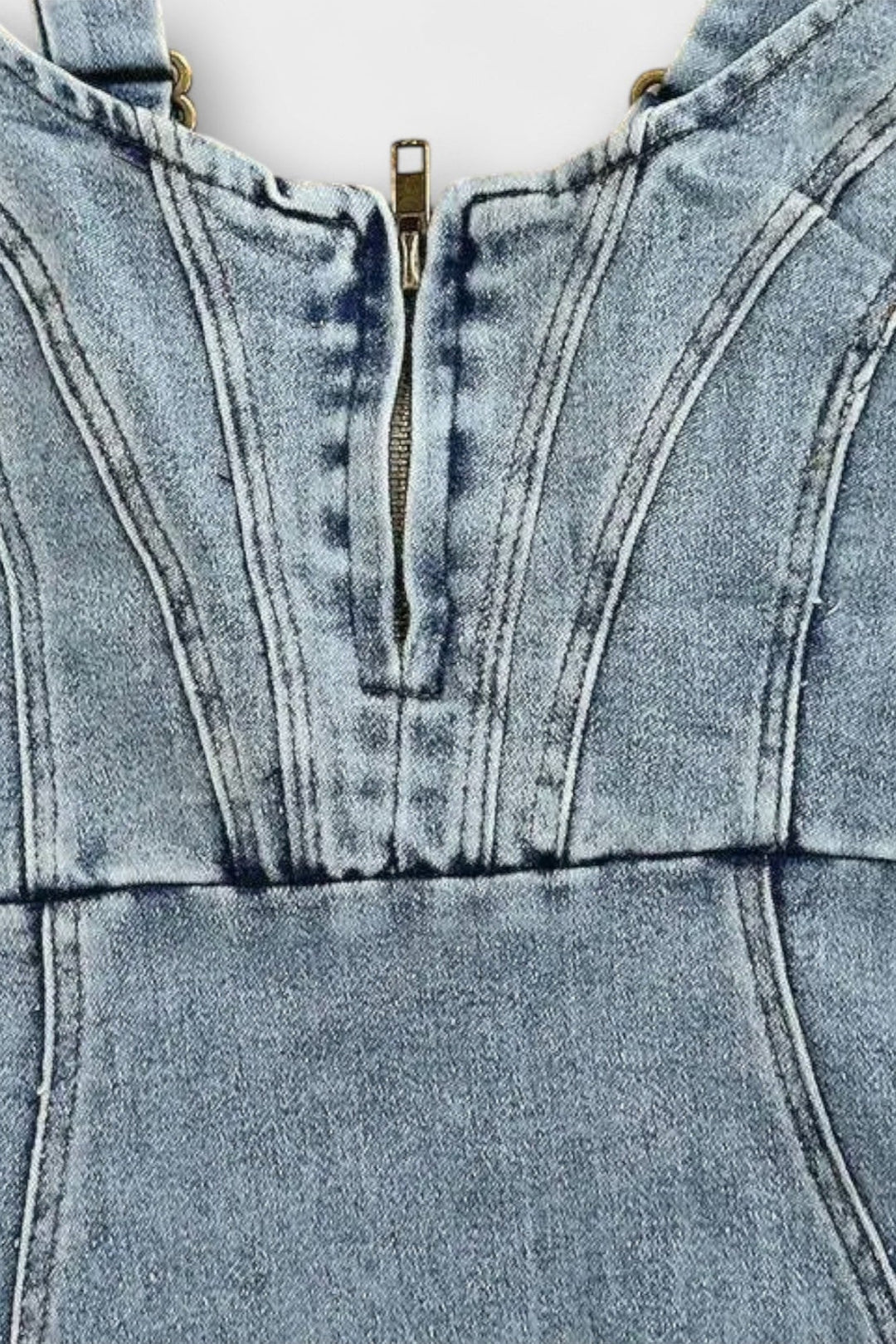 Robe Janessa en Denim avec Bretelles Ajustables et Fente Frontal