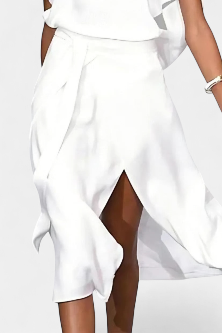 Effie Robe Blanche Croisée avec Décolleté Ajouré et Fente Frontale