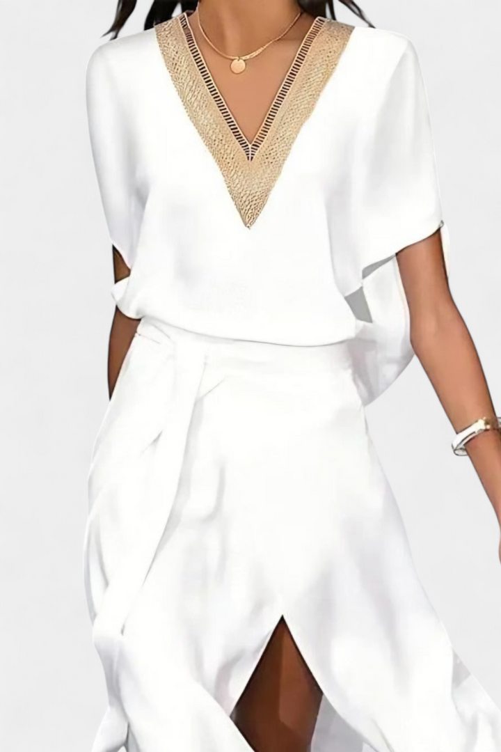 Effie Robe Blanche Croisée avec Décolleté Ajouré et Fente Frontale