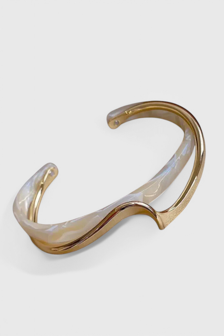 Bracelet Élégant en Opale Blanc avec Finition Dorée